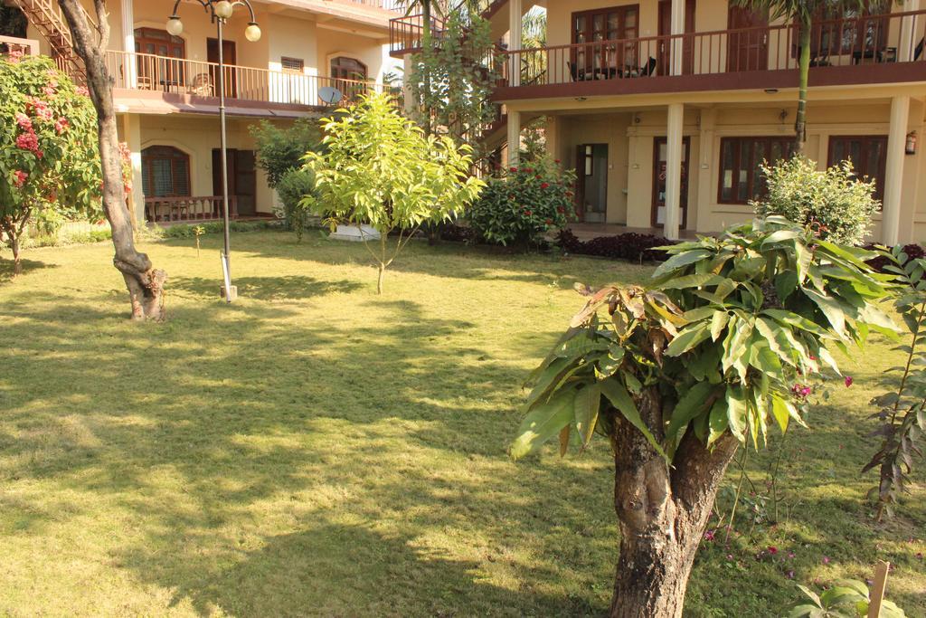 Jungle Wildlife Camp Sauraha Exterior foto