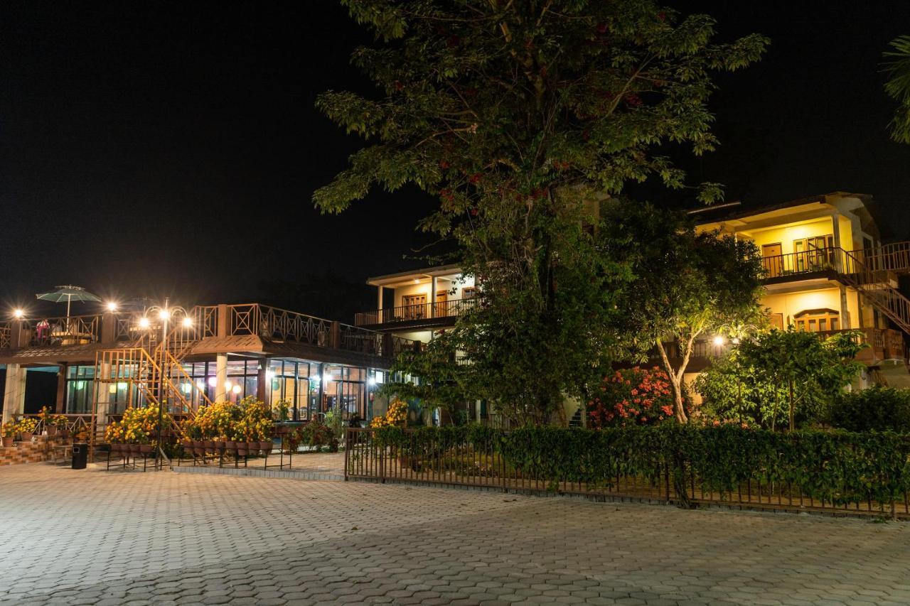 Jungle Wildlife Camp Sauraha Exterior foto