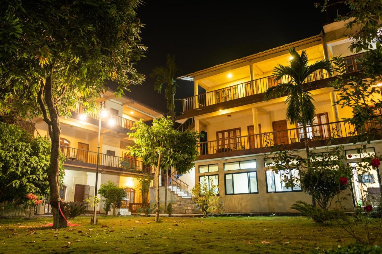 Jungle Wildlife Camp Sauraha Exterior foto