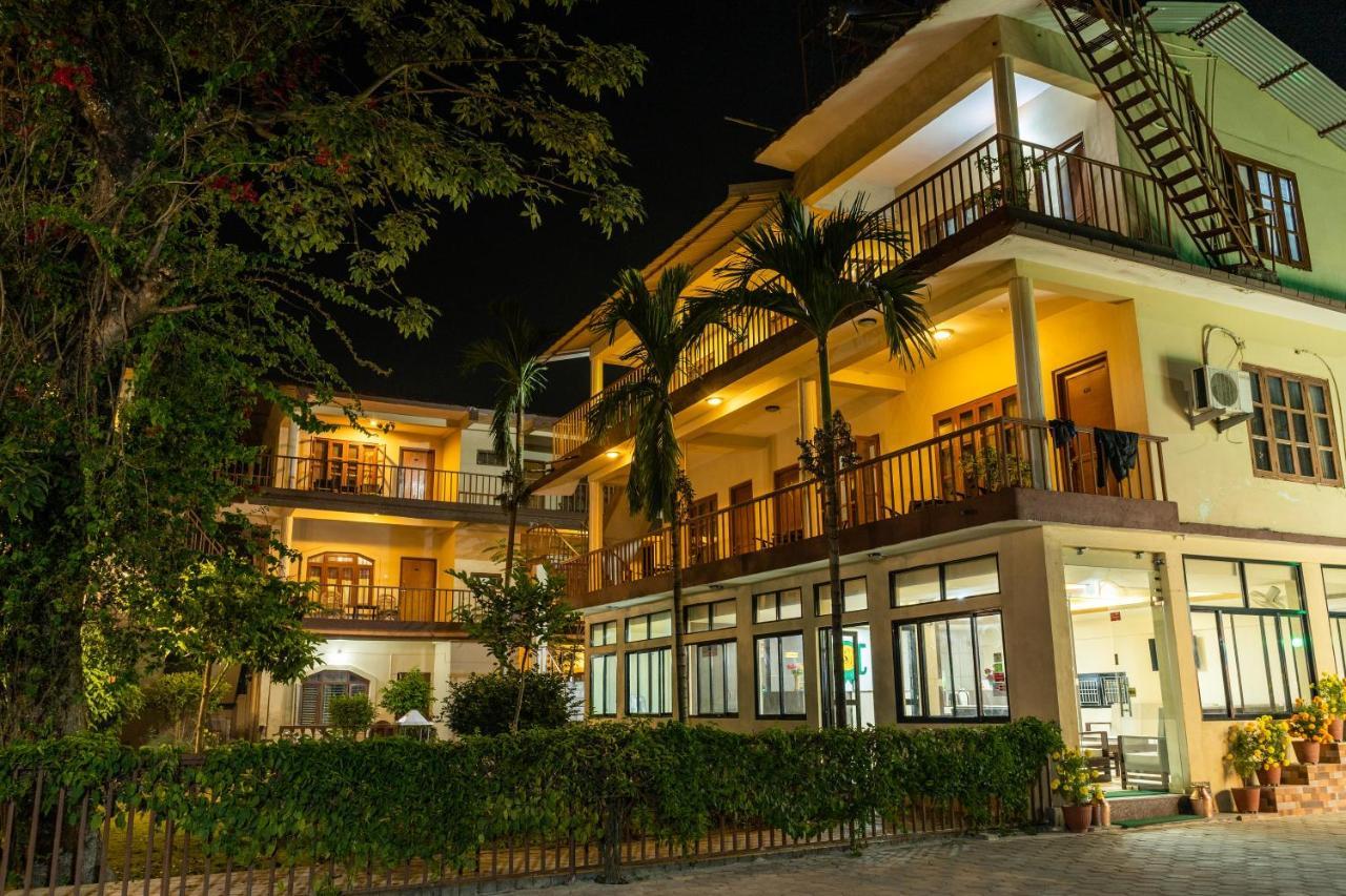 Jungle Wildlife Camp Sauraha Exterior foto